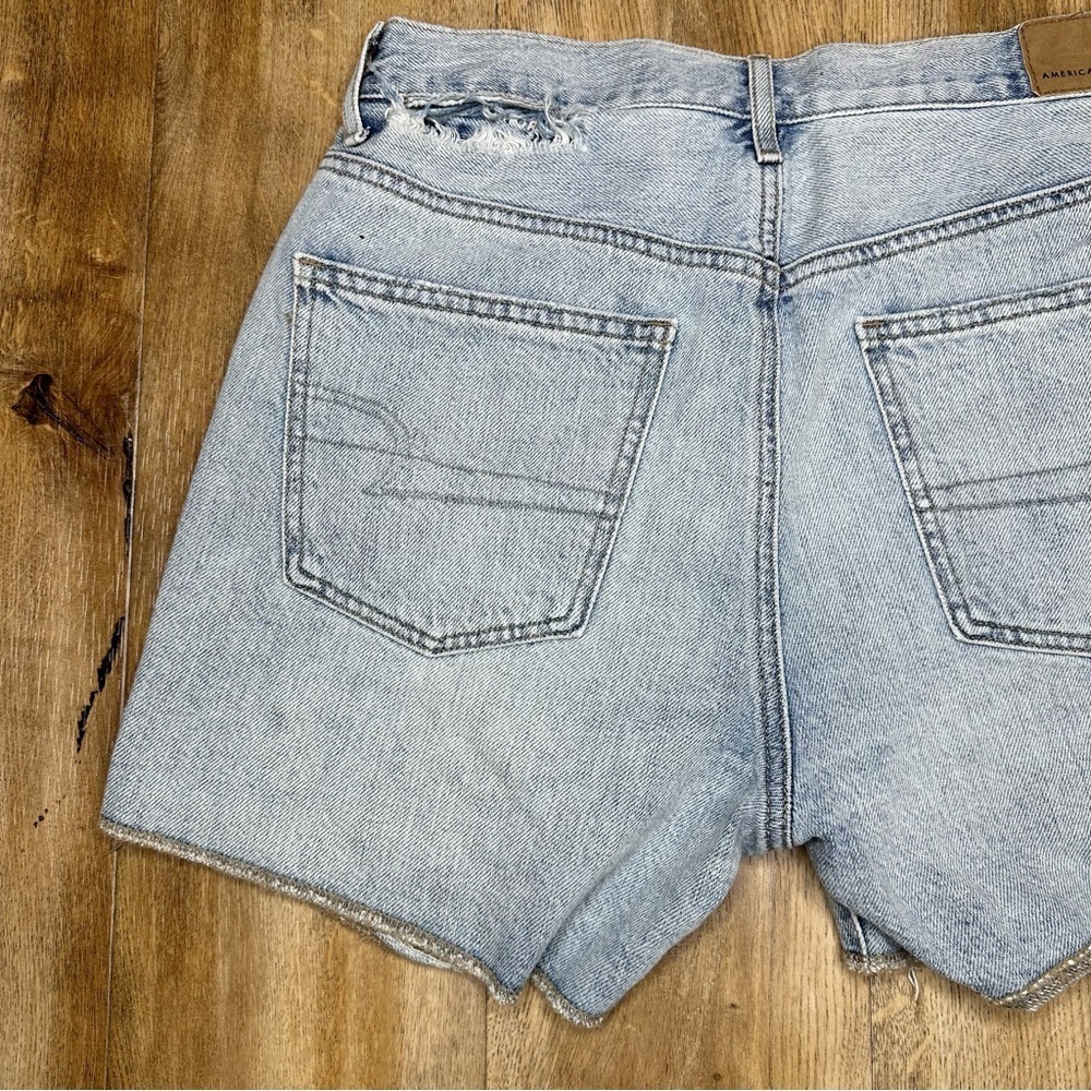American Eagle Distressed Light Wash Hi-Rise Boyfriend Shorts Size 2 - Picture 7 of 14